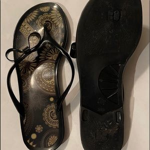 Women’s Black sandal with bow Size 8